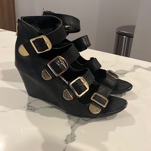 BCBG WEDGE HEELS 🖤